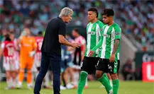 Nelson Deossa vuelve a queda fuera del Real Betis, ¿el Monterrey lo vendió lesionado?