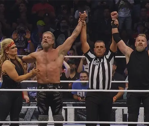 Beth Copeland (Beth Phoenix en WWE) hizo su debut en AEW para apoyar a su esposo Cope en All Out 2025. @AEW Beth Copeland (Beth Phoenix en WWE) hizo su debut en AEW para apoyar a su esposo Cope en All Out 2025. @AEW