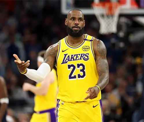 LeBron James niega ser multimillonario y dice estar en bancarrota. (Photo by David Berding/Getty Images)