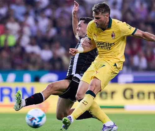 Santiago Giménez volvió a ser titular con el AC Milan, sin embargo, mantiene una racha de 500 minutos sin anotar.