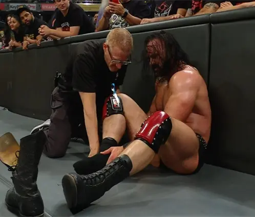 Drew McIntyre terminó lesionado en su lucha contra Cody Rhodes en WrestlePalooza. @WWE