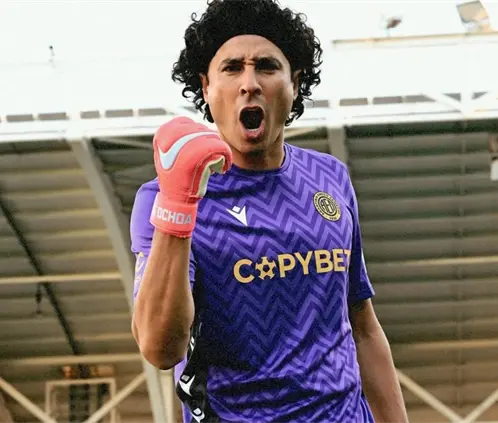 Memo Ochoa recibió cinco goles en su debut con el AEL Limassol. @ael_fc_official