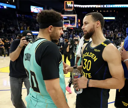 ¿Reunión familiar? Golden State Warriors buscan a Seth Curry (Photo by Ezra Shaw/Getty Images)