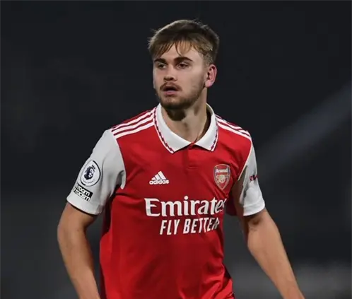 Billy Vigar, ex jugador del Arsenal, murió a los 21 años tras golpearse la cabeza en un partido. @Arsenal Billy Vigar, ex jugador del Arsenal, murió a los 21 años tras golpearse la cabeza en un partido. @Arsenal