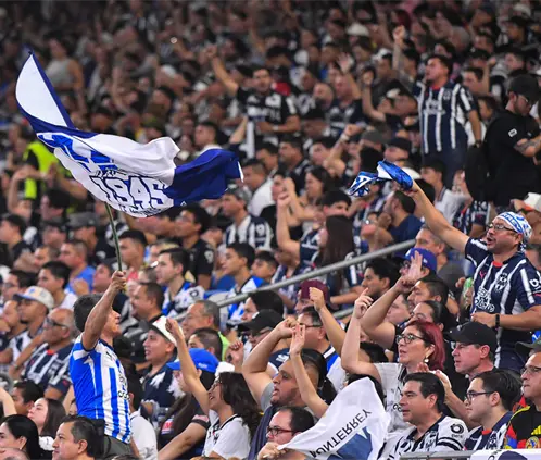 La afición del Monterrey protagonizó una bronca en las gradas del Nemesio Díez. Getty Images