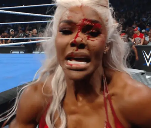Jade Cargill terminó con una grave herida en la ceja derecha en la Triple Amenaza por el Campeonato Femenino de WWE. @WWE