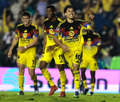 Zendejas se luce ante Pumas y América escala al tercer lugar general (Daniel Gámez / POSTA Deportes)