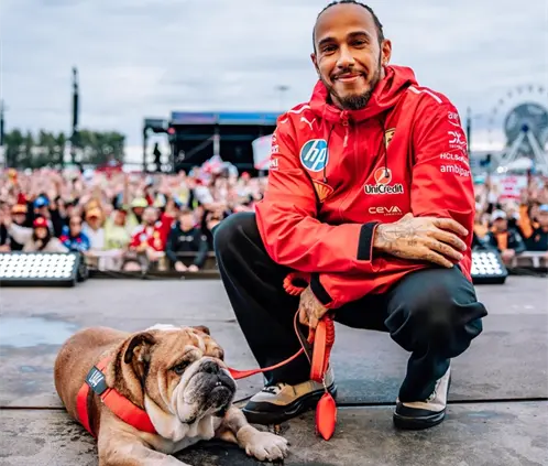 Lewis Hamilton dio a conocer la muerte de su famoso perro Roscoe. @F1
