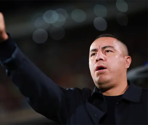 Pumas estaría analizando la continuidad de Efraín Juárez tras la derrota ante el América. Getty Images