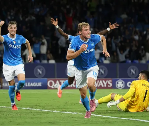 Hojlund brilla con doblete y guía al Napoli a la victoria en Champions (Photo by Francesco Pecoraro/Getty Images)