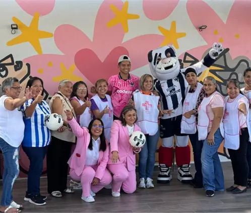 Monterrey visitó la Cruz Rosa en el mes de la prevención del cáncer de mama (Samuel Flores)
