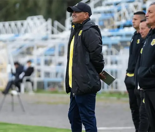 El Chupete Suazo se sumó al cuerpo técnico del San Luis de Quillota en Chile como auxiliar. @humberoandresss