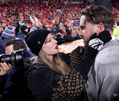 Taylor Swift reveló detalles de su vida sentimental e intima contra Travis Kelce en su nuevo tema Wood. Getty Images