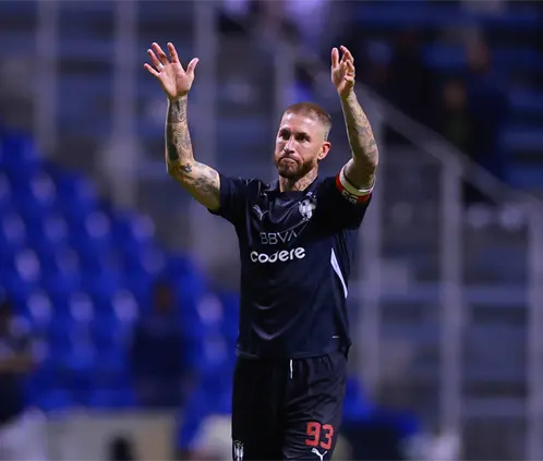 Sergio Ramos quedó fuera de la convocatoria de Rayados ante el riesgo de lesión en la cancha de Xolos. Getty Images