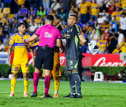 Nahuel Guzmán sería multado por la Liga MX por sus quejas en el Tigres vs. Cruz Azul. Ricardo Rodríguez Nahuel Guzmán sería multado por la Liga MX por sus quejas en el Tigres vs. Cruz Azul. Ricardo Rodríguez
