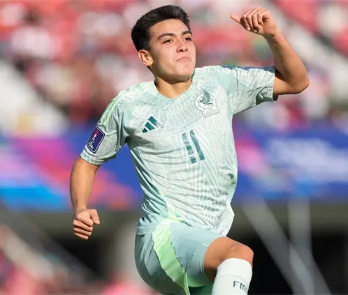 Gilberto Mora no puede ser incluido en el EA Sports FC 26 por tener menos de 17 años. @miseleccionsubs Gilberto Mora no puede ser incluido en el EA Sports FC 26 por tener menos de 17 años. @miseleccionsubs