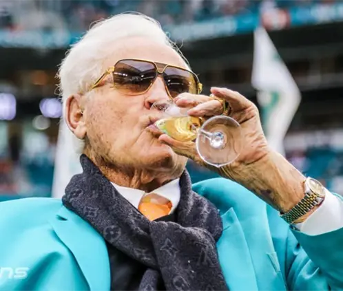 Los Dolphins de 1972 celebran: ya no hay invictos en la NFL (Miami Dolphins)