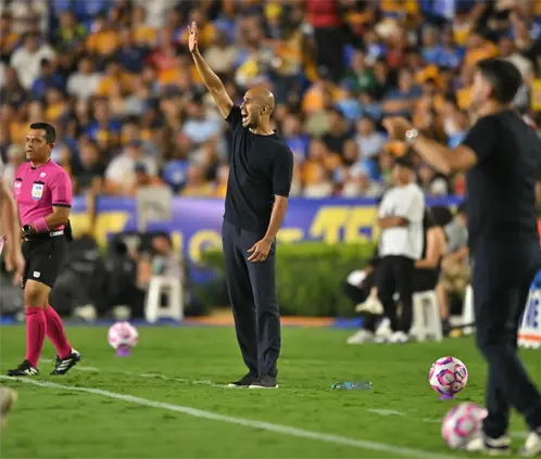 Guido Pizarro recibió un juego de suspensión por sus reclamos al árbitro en el Tigres vs. Cruz Azul. Getty Images