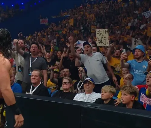 Los fans reunidos en la RAC Arena de Perth abuchearon de manera masiva el himno de los Estados Unidos en Crown Jewel, @WWE