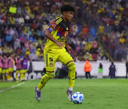 Isaías Violante del América terminó lesionado en el amistoso contra Chivas, y corre el riesgo de perderse el clásico contra Cruz Azul. Getty Images Isaías Violante del América terminó lesionado en el amistoso contra Chivas, y corre el riesgo de perderse el clásico contra Cruz Azul. Getty Images