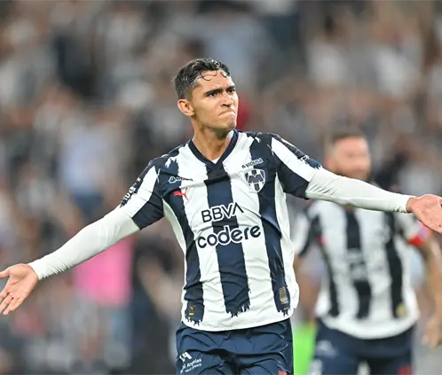 ¡Alarma en Rayados! Fidel Ambriz sale en muletas tras golpe (Photo by Azael Rodriguez/Getty Images) ¡Alarma en Rayados! Fidel Ambriz sale en muletas tras golpe (Photo by Azael Rodriguez/Getty Images)