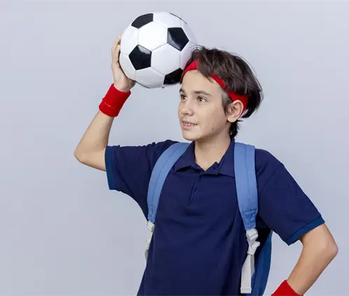 Raphael Varane pide eliminar los cabezazos infantiles en el fútbol (FreePik) Raphael Varane pide eliminar los cabezazos infantiles en el fútbol (FreePik)