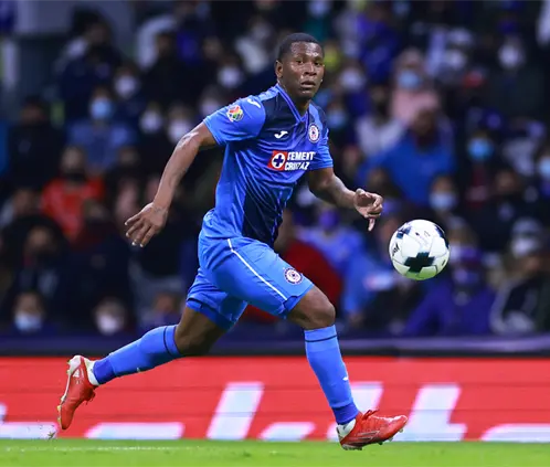 Bryan Angulo, ex delantero de Cruz Azul, fue hospitalizado tras ser víctima de un ataque armado en Ecuador. Getty Images Bryan Angulo, ex delantero de Cruz Azul, fue hospitalizado tras ser víctima de un ataque armado en Ecuador. Getty Images
