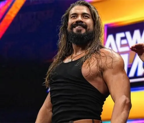 Andrade quedó fuera de la programación de AEW y otras empresas al haber roto su cláusula de no competencia de 90 días con la WWE, la cual amenazó con demandarlo. @AEW Andrade quedó fuera de la programación de AEW y otras empresas al haber roto su cláusula de no competencia de 90 días con la WWE, la cual amenazó con demandarlo. @AEW