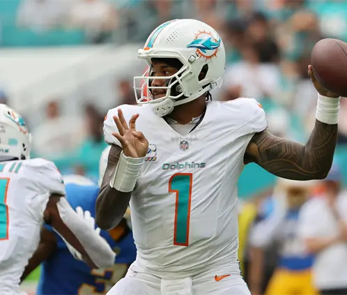 Tua Tagovailoa se disculpa tras criticar a sus compañeros en Miami (Photo by Leonardo Fernandez/Getty Images) Tua Tagovailoa se disculpa tras criticar a sus compañeros en Miami (Photo by Leonardo Fernandez/Getty Images)