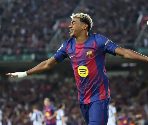 Lamine Yamal ya no daría autógrafos a los fans del Barcelona y la Selección de España porque comercializaría su firma con una empresa. Getty Images Lamine Yamal ya no daría autógrafos a los fans del Barcelona y la Selección de España porque comercializaría su firma con una empresa. Getty Images