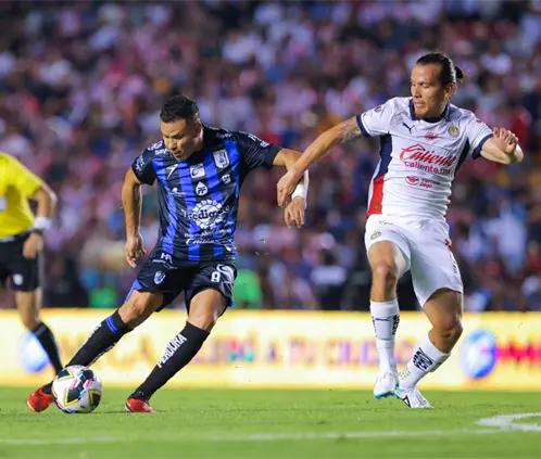 Los Gallos Blancos reciben a Chivas que se afianza entre los mejores 8 del torneo (Getty images) Los Gallos Blancos reciben a Chivas que se afianza entre los mejores 8 del torneo (Getty images)