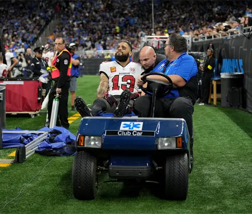 Mike Evans se lesiona y peligra su récord histórico con los Bucs  (Photo by Nic Antaya/Getty Images)