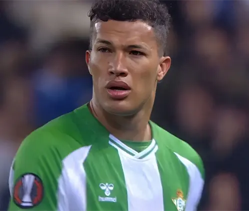 Nelson Deossa jugó con el Real Betis en la Europa League pese a sufrir de conjuntivitis. @ToqueSports Nelson Deossa jugó con el Real Betis en la Europa League pese a sufrir de conjuntivitis. @ToqueSports