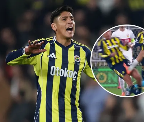 Edson Álvarez fue víctima de una entrada hartera durante la tercera jornada de la UEFA Europa League. Edson Álvarez fue víctima de una entrada hartera durante la tercera jornada de la UEFA Europa League.