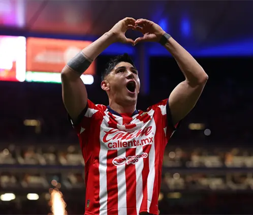 Alan Pulido fue captado en el concierto de Christian Nodal antes de sumarse a la concentración de Chivas rumbo al Clásico Tapatío. Getty Images Alan Pulido fue captado en el concierto de Christian Nodal antes de sumarse a la concentración de Chivas rumbo al Clásico Tapatío. Getty Images