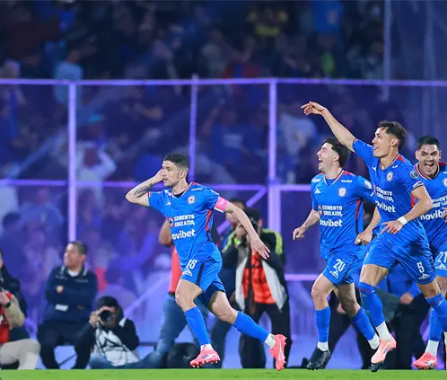 El Cruz Azul estrenará su nuevo uniforme alternativo en el juego contra Rayados. Getty Images El Cruz Azul estrenará su nuevo uniforme alternativo en el juego contra Rayados. Getty Images