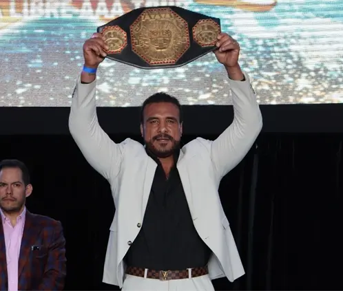 Los fanáticos pidieron el regreso de Alberto El Patrón durante el Héroes Inmortales de Lucha Libre AAA. @albertopatronpromotions Los fanáticos pidieron el regreso de Alberto El Patrón durante el Héroes Inmortales de Lucha Libre AAA. @albertopatronpromotions
