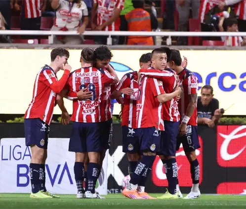 Chivas pierde a una de sus figuras justo antes de la Liguilla (Photo by Simon Barber/Getty Images)