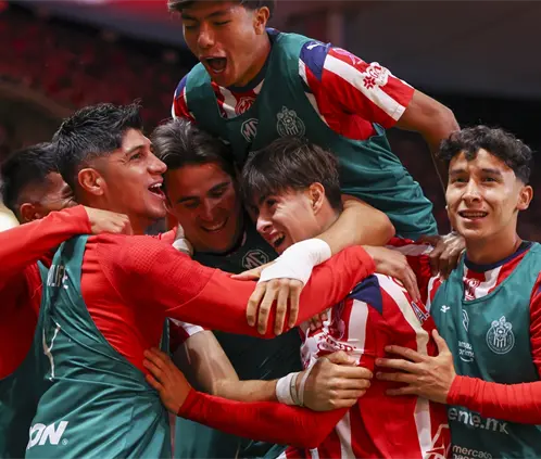Amaury Vergara vibra con el triunfo de Chivas en el Clásico Tapatío (Photo by Simon Barber/Getty Images) Amaury Vergara vibra con el triunfo de Chivas en el Clásico Tapatío (Photo by Simon Barber/Getty Images)
