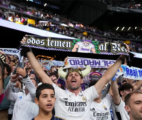 Los aficionados del Real Madrid y Barcelona protagonizaron una bronca en las calles previo a El Clásico. Getty Images Los aficionados del Real Madrid y Barcelona protagonizaron una bronca en las calles previo a El Clásico. Getty Images