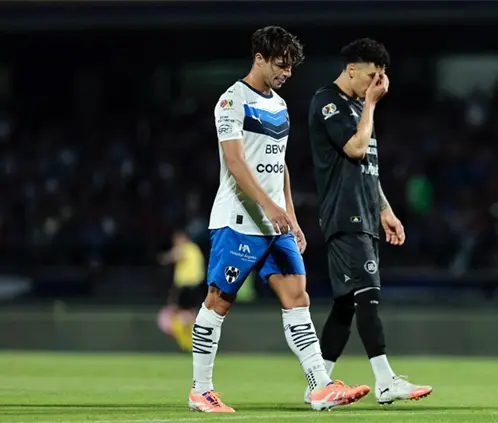 Oliver Torres se perderá el Clásico Regio 141 tras haber sido expulsado contra Cruz Azul. Daniel Gámez Oliver Torres se perderá el Clásico Regio 141 tras haber sido expulsado contra Cruz Azul. Daniel Gámez