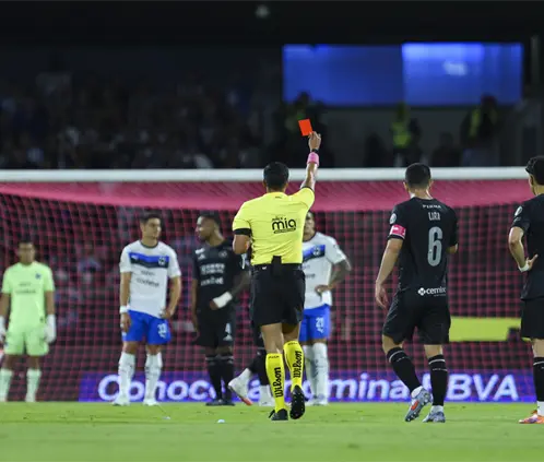 Rayados deberá jugar el Clásico Regio sin el suspendido Oliver Torres. Getty Images Rayados deberá jugar el Clásico Regio sin el suspendido Oliver Torres. Getty Images