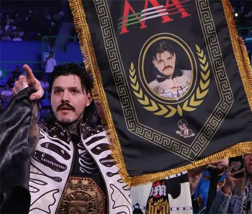 Dominik Mysterio dio a conocer que terminó herido después de que los fans lanzaran dinero en Héroes Inmortales 2025 de Lucha Libre AAA. @luchalibreaaa Dominik Mysterio dio a conocer que terminó herido después de que los fans lanzaran dinero en Héroes Inmortales 2025 de Lucha Libre AAA. @luchalibreaaa