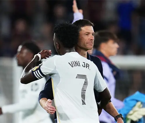 Vinicius Jr. se disculpa por berrinche en El Clásico, pero no con Xabi Alonso (Photo by Aitor Alcalde/Getty Images) Vinicius Jr. se disculpa por berrinche en El Clásico, pero no con Xabi Alonso (Photo by Aitor Alcalde/Getty Images)